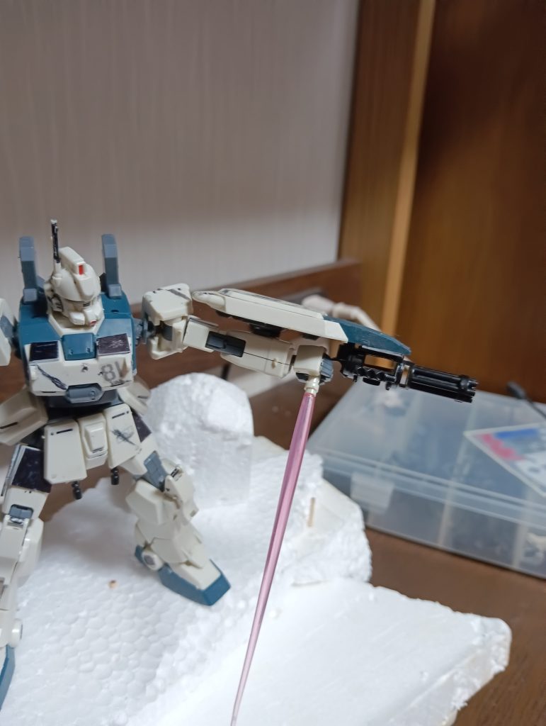 武装は基本同じだがシールドには グフカスタムを元にした シールドガトリングが