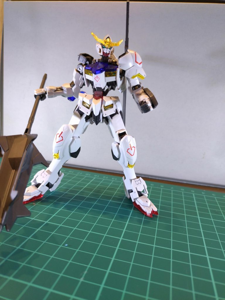 ほぼパチ組でシールはメインカメラのみで後は部分塗装してます。クリアパーツは加工が怖くて触ってません。 格好良く写真撮るの難しい(´；ω；｀)