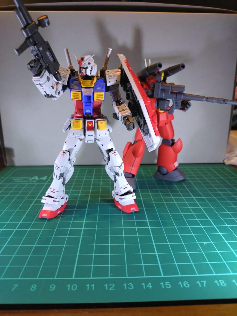 パチ組でも腕が上がったと思うくらいのキットでした。ただ部品が多いのと細かいので目が疲れます。(gundam-kao2)