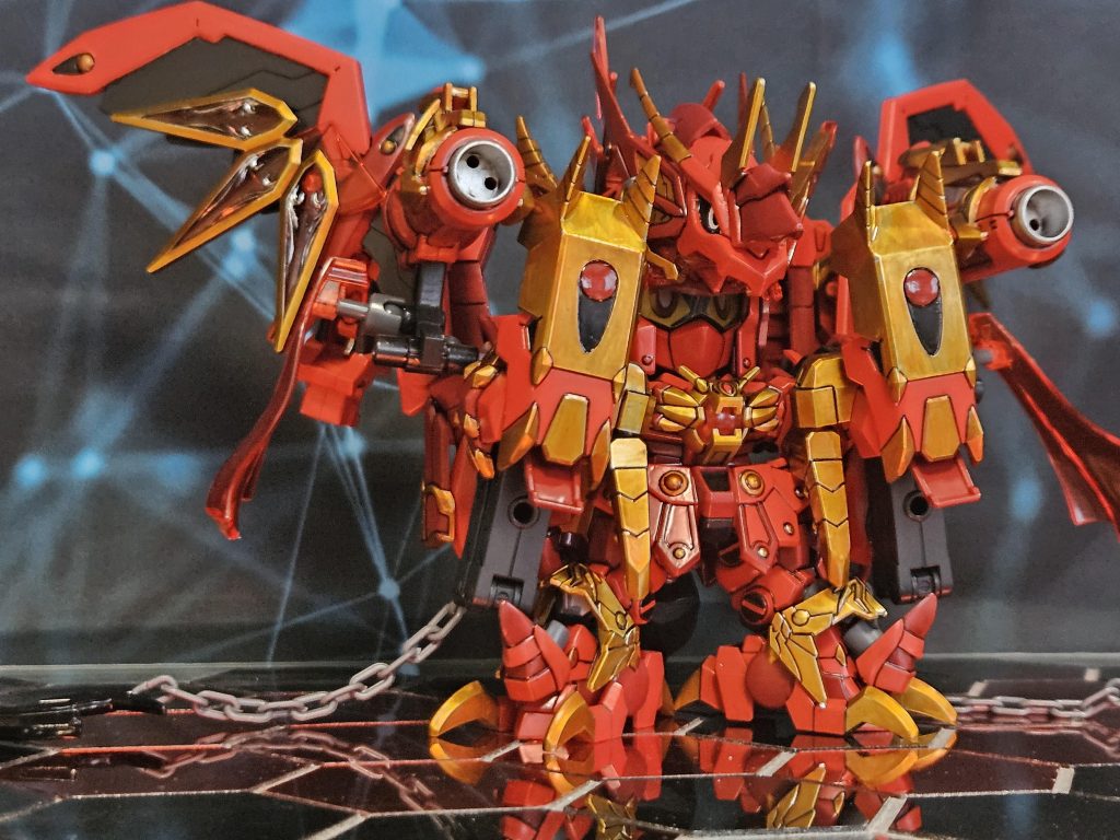 肩の装飾を上げて防御形態