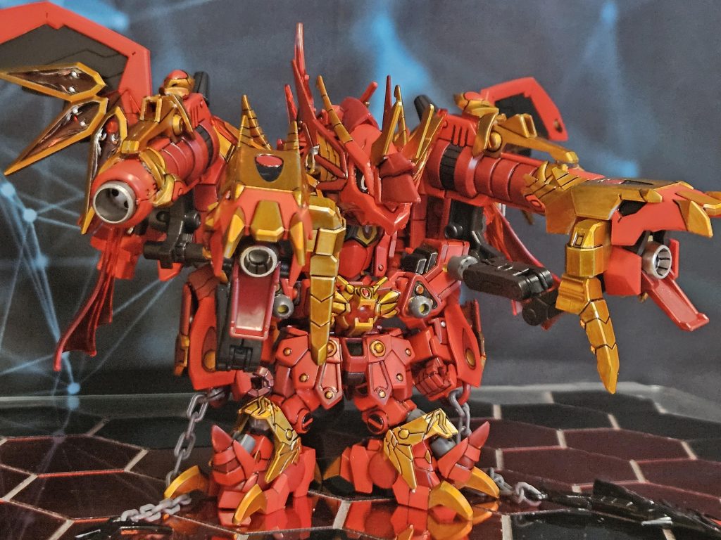 肩の装飾を前に伸ばした状態スネークバイト(強靭な顎で噛み砕く)ヴェノムショット(猛毒)を噴射する事も出来る。