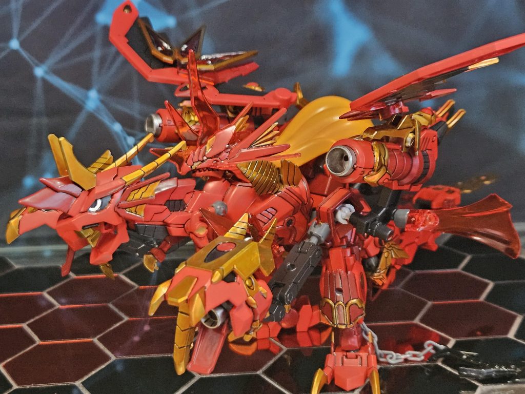 紅武者アメイジングとヴァルキランダー等を組み合わせて制作。カラーは紅武者の方に寄せて塗装し、金はガイアノーツのミラークロームの上からクリアイエロー+クリアオレンジ調合を使用(筆塗り)