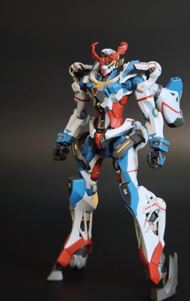 製作方針としてはゲート処理は目立つ場所のみに留めて、キット付属のシールと部分塗装ののち、スミ入れ兼ウェザリング後のつや消しコートで仕上げました!今キットは細かいパーツ分けにより細かいデザインと色分けを再現されているので、あまり大掛かりな手を加えずにカッコ良く仕上がりました!