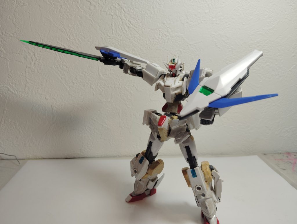 アメイジングエクシアのGNソードとGNシールドを装備しています