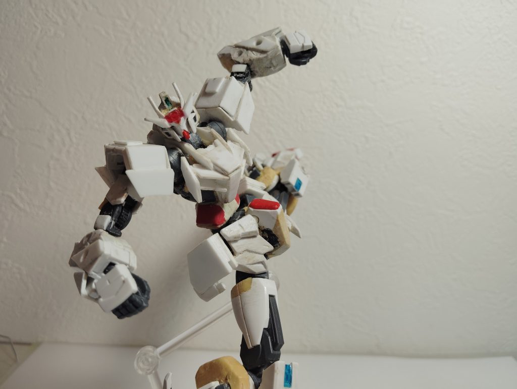 高い可動域がありエクシアのような[格闘機感]があります