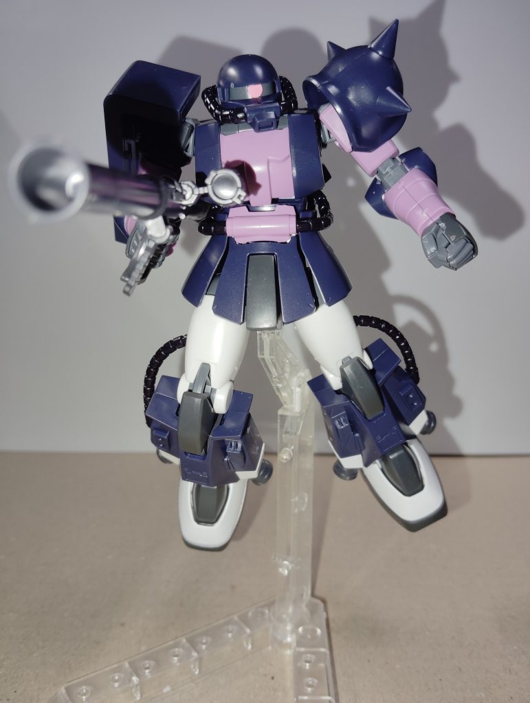 にしてもこのキット、リバイブ版と旧HGの間みたいでそれぞれの特徴が混ざってて面白いですね。