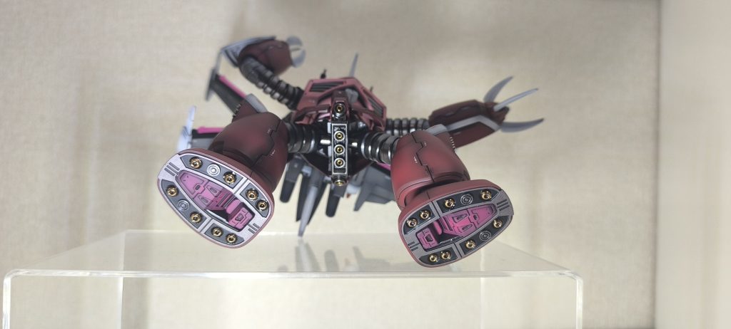 足裏にジャスティスの面影・・・キットかが決まった時、バンダイの設計者はどうするか決めるの大変だっただろうなあ。1/144ではなんちゃってジャスティス内蔵でしたが、1/60くらいだったら完全内蔵版ができるんだろうか?