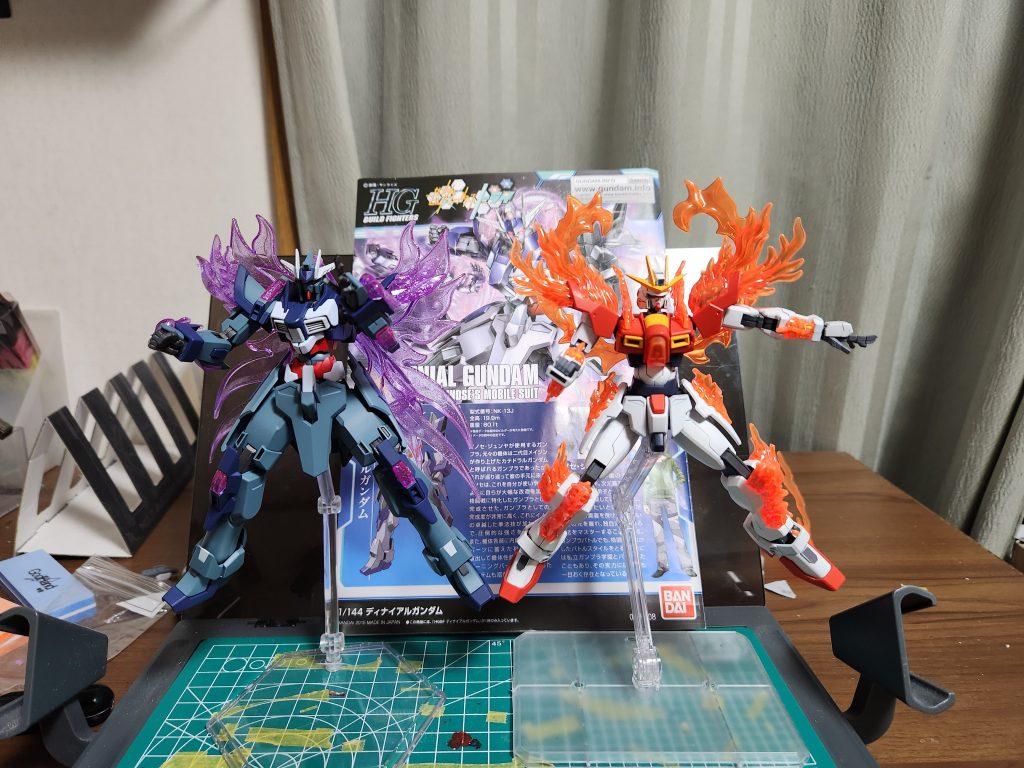 昔に製作したビルドバーニングと並べてもやはり映えますね！