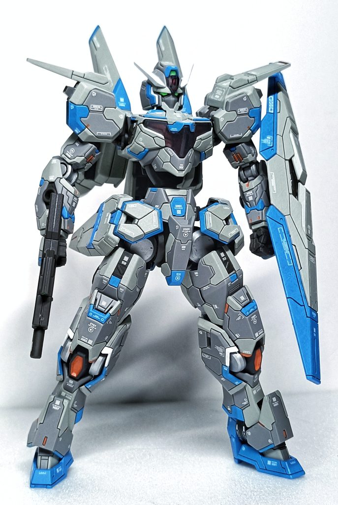 クリアーなパーツは艶消しでダークにみえます。いっそグレーにしてしまえばバランスは良くなりそうです。