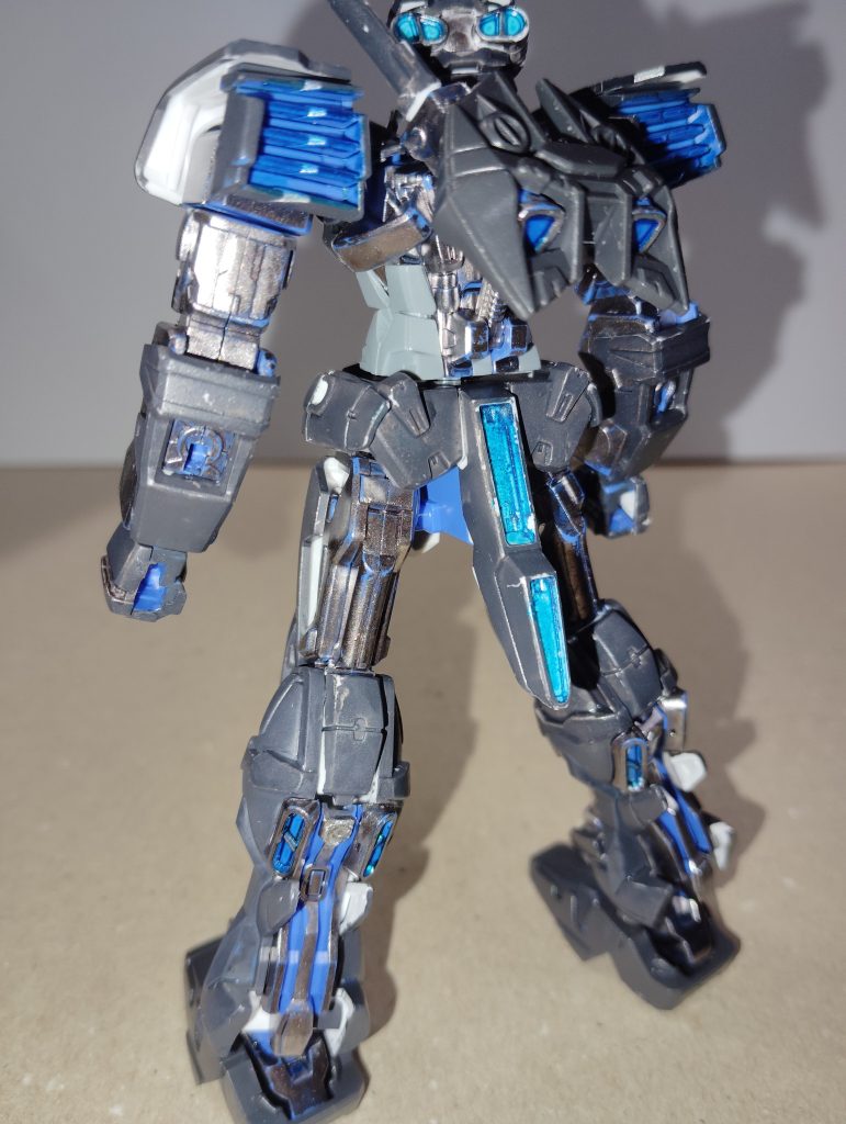 ビームサーベル自体はちゃんとある、アストレイとは違ってバックパックの方にサーベルラックがある