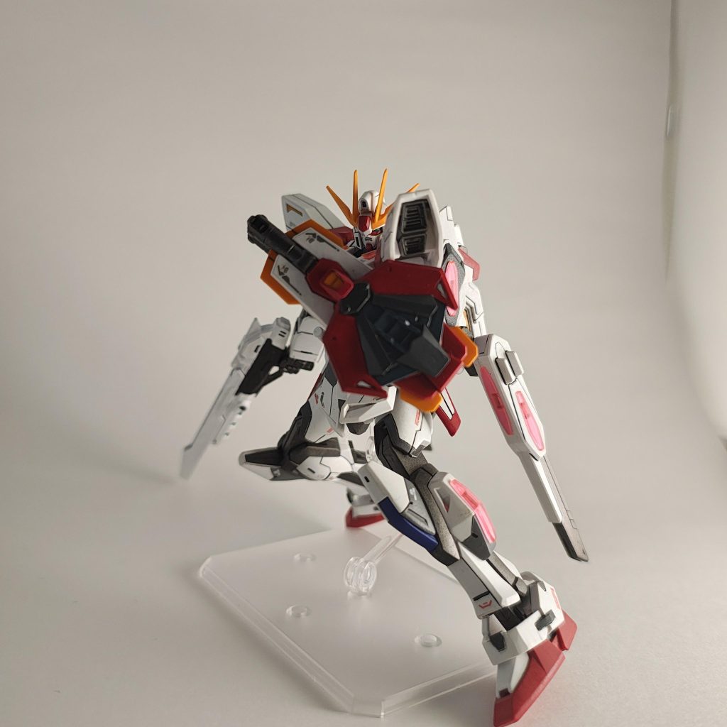 劇中では破格の性能を見せたアブソーブシールド。強すぎたが故に他の選手に対策され尽くしてしまい、最初の活躍から徐々に出番は少なくなっていってしまいましたが、他にない特徴的なシルエットがとても格好良いです。個人的にはビームを吸い込む時のSEが好みです。