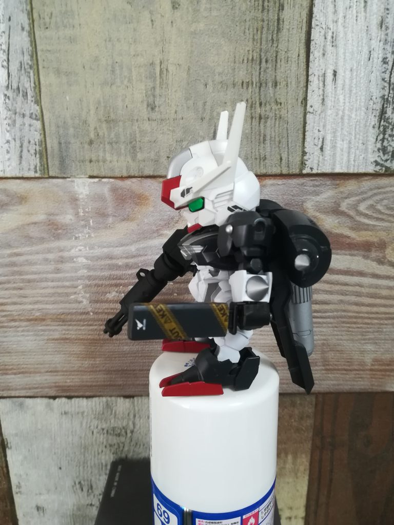 パンクなイメージを持たせたくてトゲ付けました。