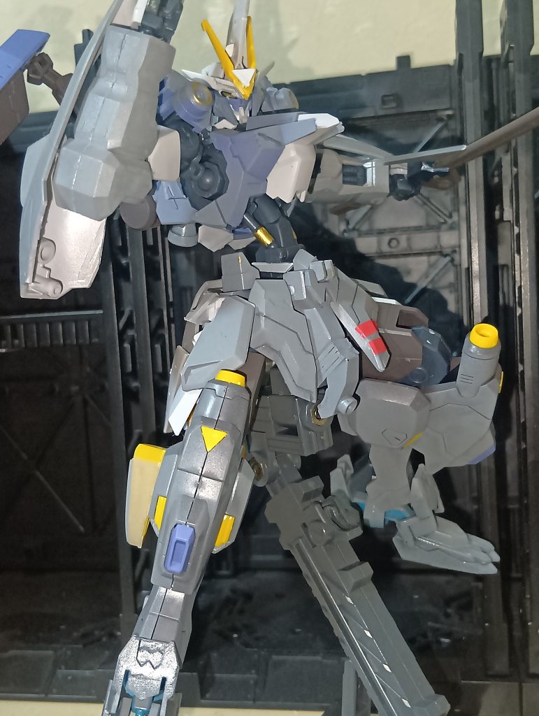 可動域は狭くなりましたが、かっこよくなったので別に気にしてません