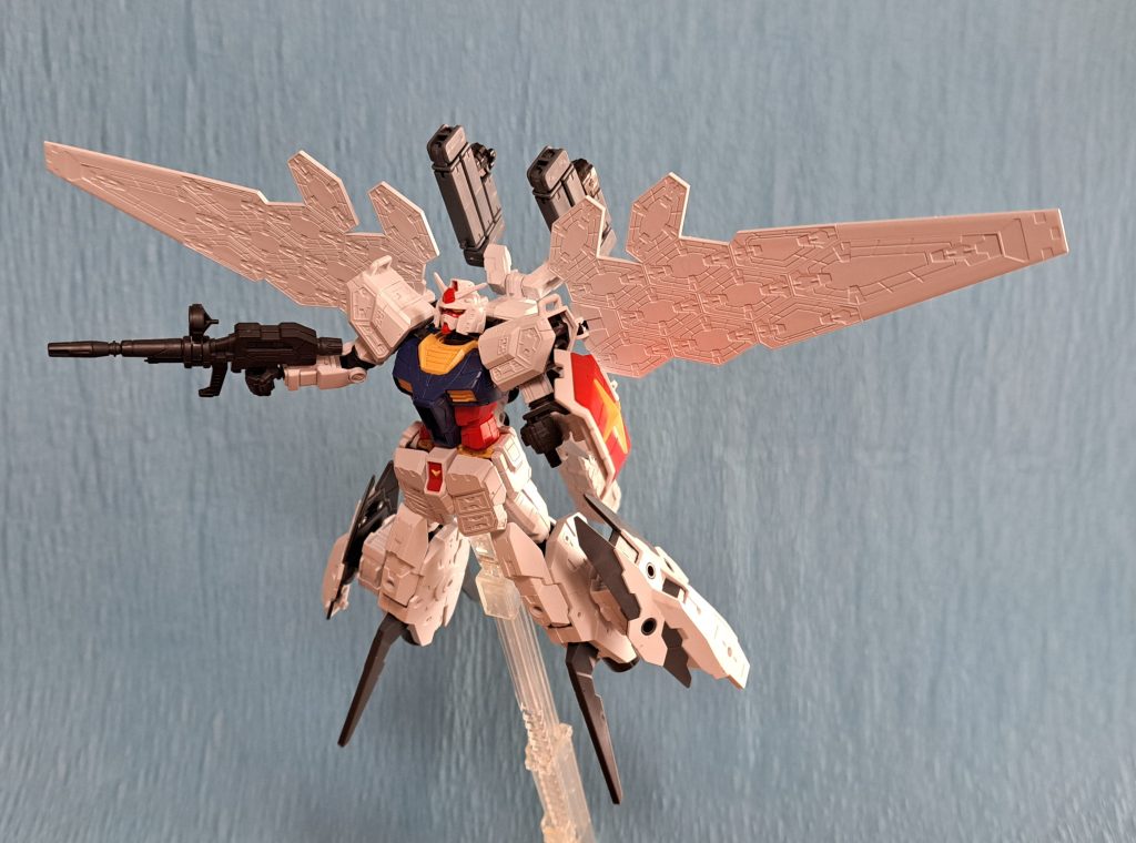 全体図。無塗装。加工箇所はアンテナのフラッグ切断と、サブアーム用ハンドの軸径変更のみ。切断跡、パーティングラインどちらも未処理。