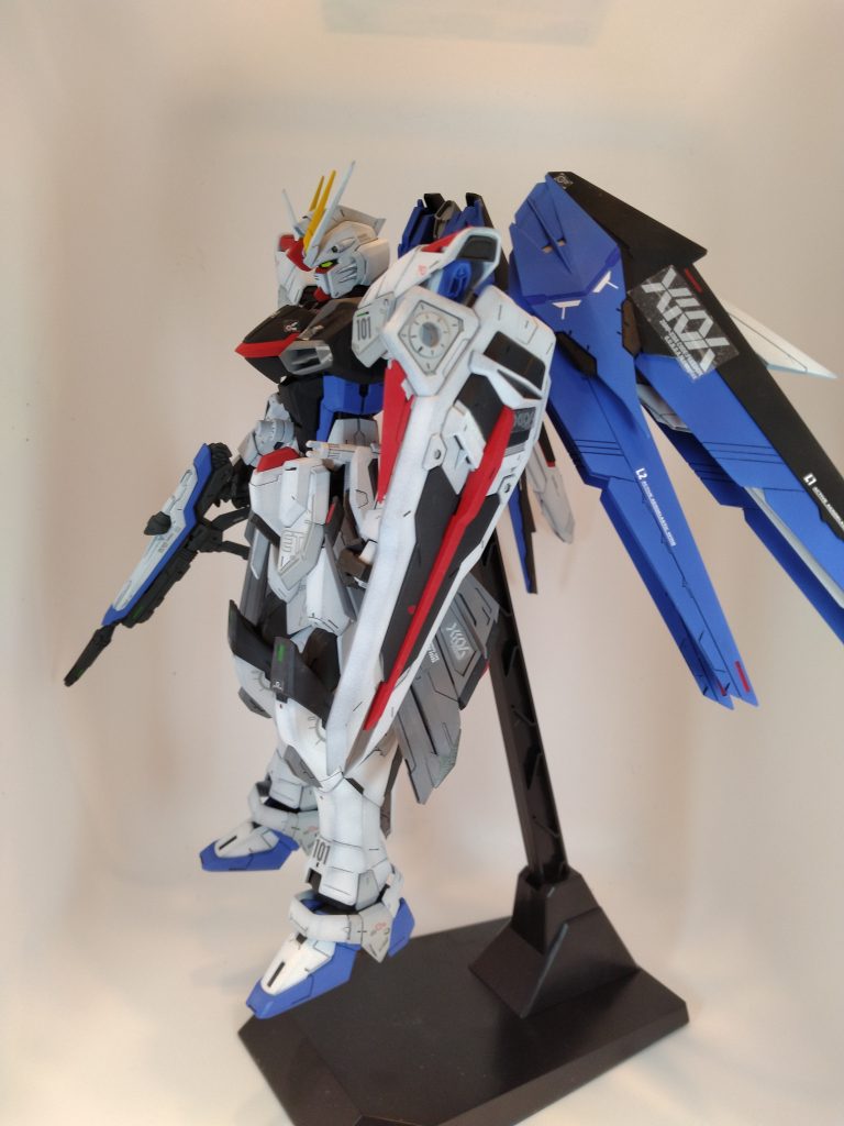 工作は下顎小顔化、外装を一部塗り分け、股関節強化したくらいです。白、グレー部は黒サフ、その他は発色重視でライトグレーサフ使用してます。