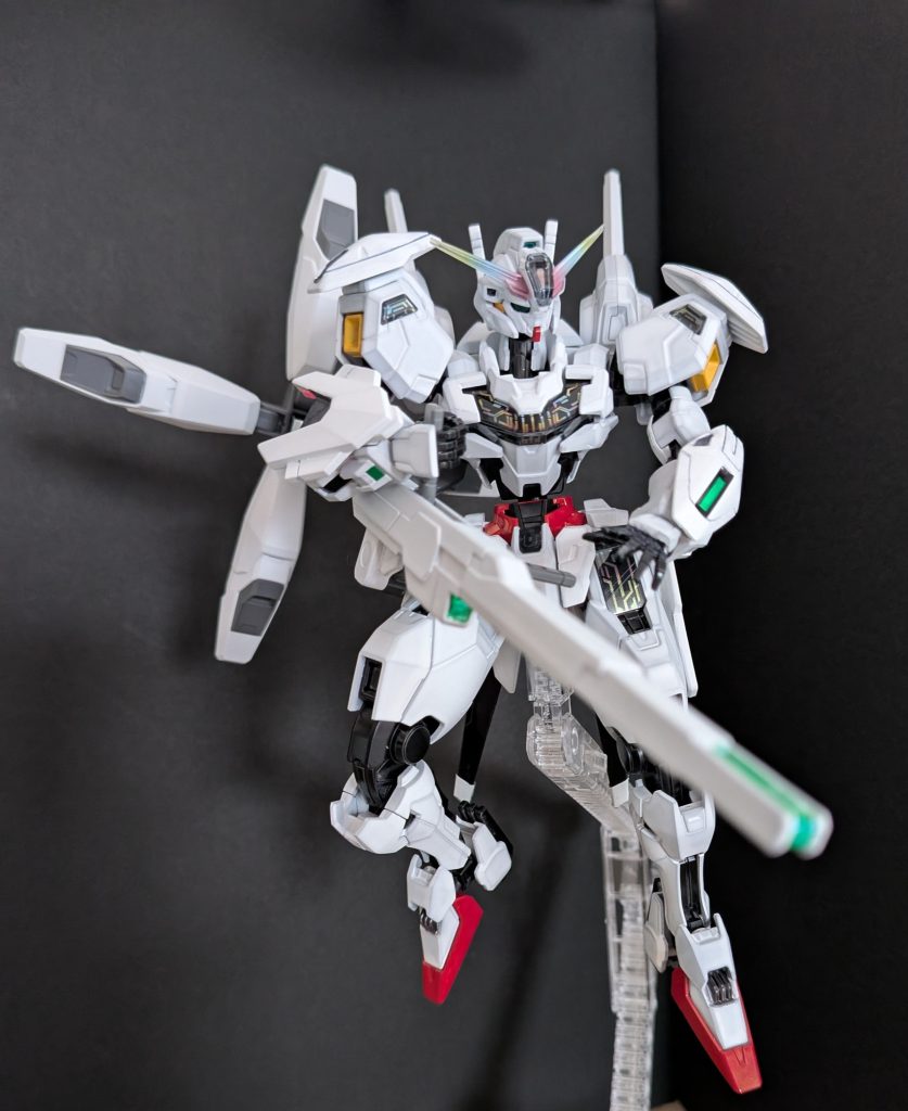 左手は別の物を使ってます甲のパーツを付けれるように加工して少しパテで成形しました