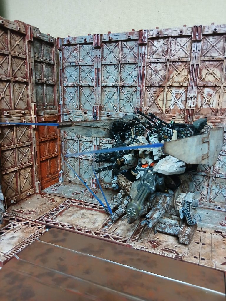 実弾かビームか悩んだけど、やっぱヘビーアームズは実弾でしょ！でも左膝はビームが出る設定