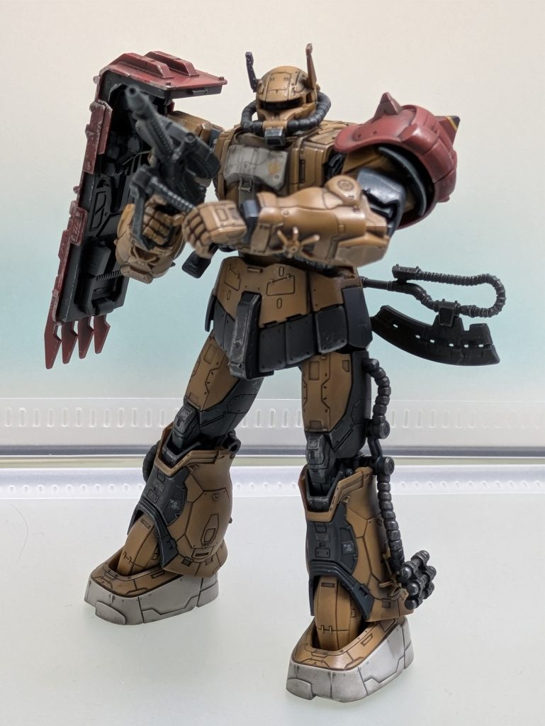 モノアイはシールでは無く、ピンバイスを使って穴を開けて、他のキッドの余剰パーツとしてビームサーベルで加工しました。専用のライトを使ったら光ります。ザクⅡは弄りがいがあるキッドなのでまた一手間加えようと思います。人気過ぎて手に入らない…。