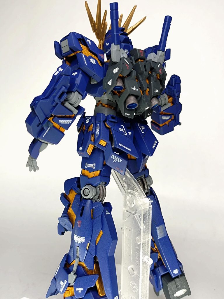 アームドアーマーで見えなくなるところはデカール少なめで仕上げています。説明書もないため解体時と再組み立て時に苦労しました。ブログにアップしてくださってくれてる方がいて本当に助かりました。ちなみに右手ハンドパーツは紛失しました…
