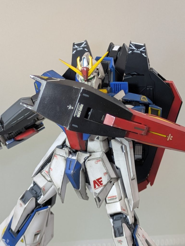 デカールは付属していた水転写式デカールを使用。扱い方が悪かったせいか、何枚も敗れてしまい、苦戦しましたが、張り切ることが出来ました。