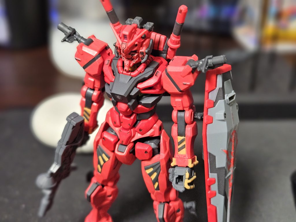 部屋が明るいからか肉眼で見るより明るい赤で写真に写ってしまいます（泣）実際はもう少し暗いのですが。。。