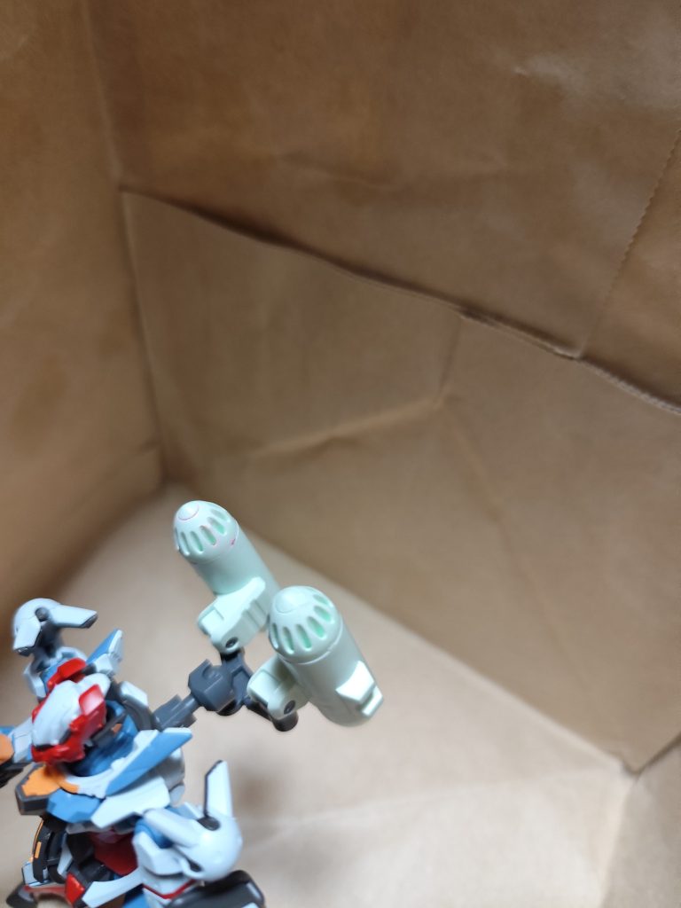 ガンキャノンのスプレーミサイルランチャーをバックパックにしてみました。追加ブースター＋スプレーミサイルといった所でしょうか。ちょっとMSVっぽくてこれも面白い。