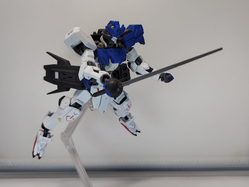 バーストサーベルで突撃、ただ刀身は貴重な物になった為、簡単に使い潰す事は出来ないよ