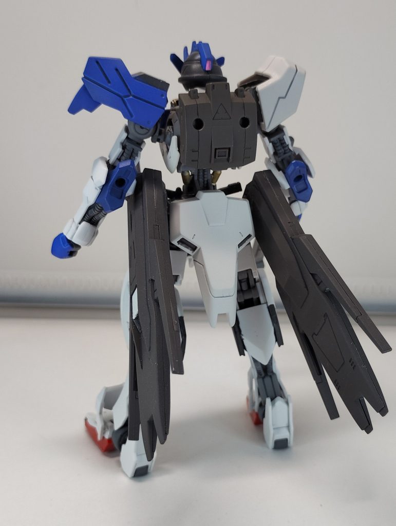 背後です、偽装のリアクターは着けてませんこちらも失われたいろいろオリ設定を考えながらヴィダールとバルバトスのミキシングを作りました、まぁ矛盾があるなと自分でも思っています