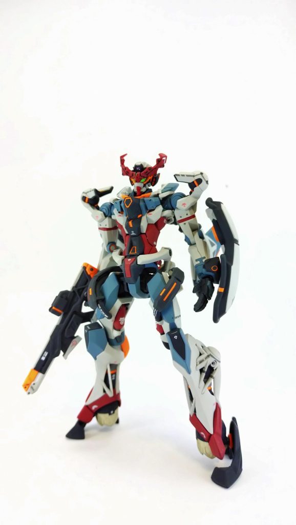 全体に落ち着いた色味にしたくて、白:ニュートラルグレーII(ガイア)青:ブルーグレー(ガイア)赤:オキサイドレッド(ガイア)+あずき色(クレオス)+シャインレッド(クレオス)黃:マンダリンイエロー(ガイア)黒っぽいとこ:ニュートラルグレーV(ガイア)水性トップコート104(クレオス)全体にグレーっぽくして、マンダリンイエローを際立たせてます。トップコートで白かぶりしてしまい、モチベーションがガン萎えしてしまいました。なんとか写真だと分かりにくいレベルまではもってこれたかな…