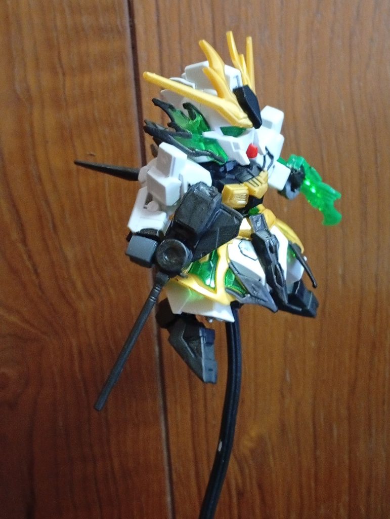 ビームガンはEGニューガンダムのシールド内ビーム砲をベースにグリップを追加装備するなどの改造で作りました。