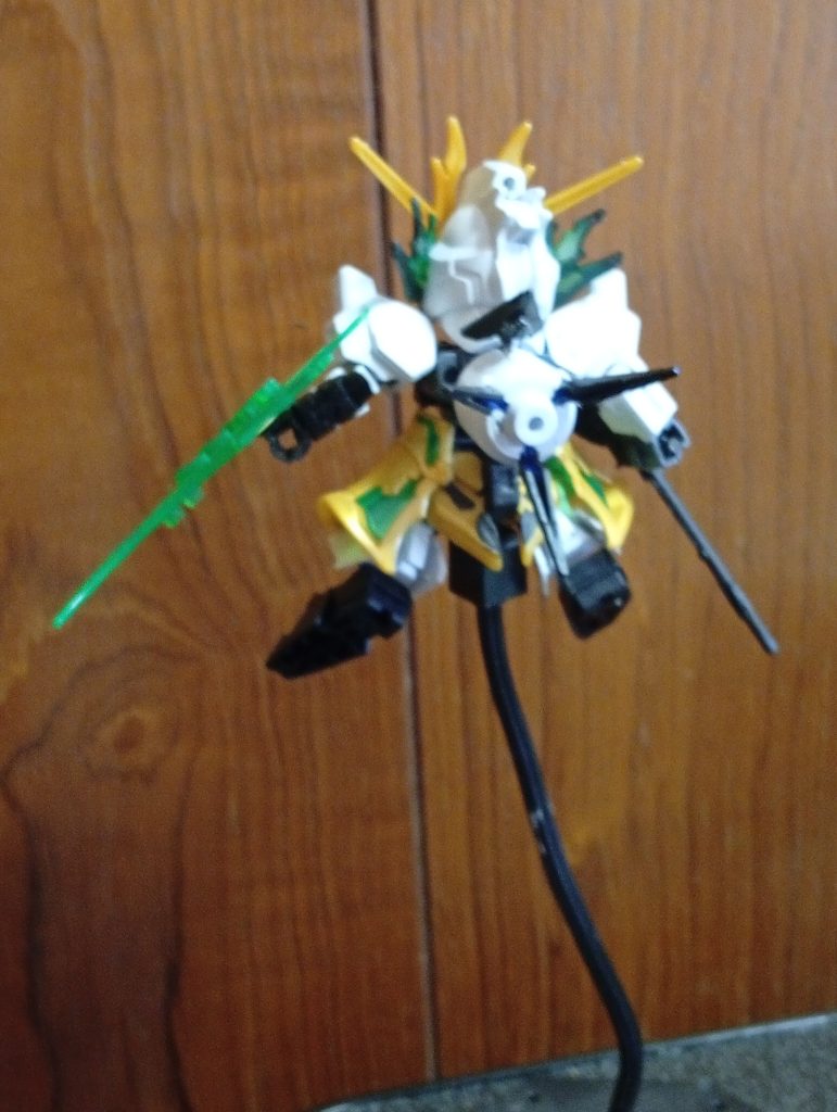 ボリュームアップを図ってアメイジングエクシアのトランザムブースターを翼を取り除いた上で装備しています。