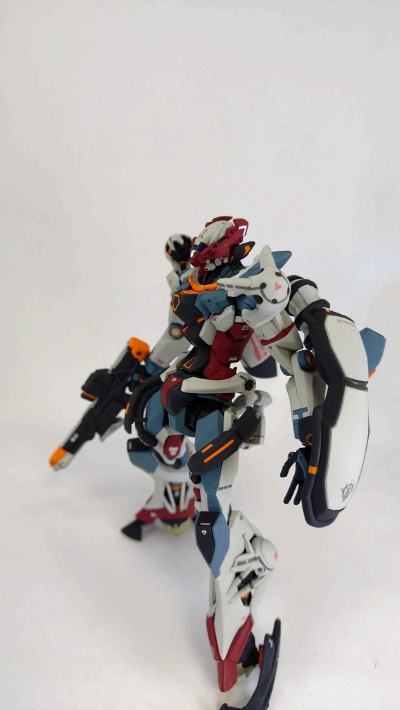 サイコミュ未発動もあります。ご覧いただきありがとうございます。この時期に塗装したことがあまりなく、湿度ちゃんと見とかんといかんね。というのが勉強になりました。最終バージョンや、ジフレドもでますが…塗り分け考えると、迷いますね(笑)