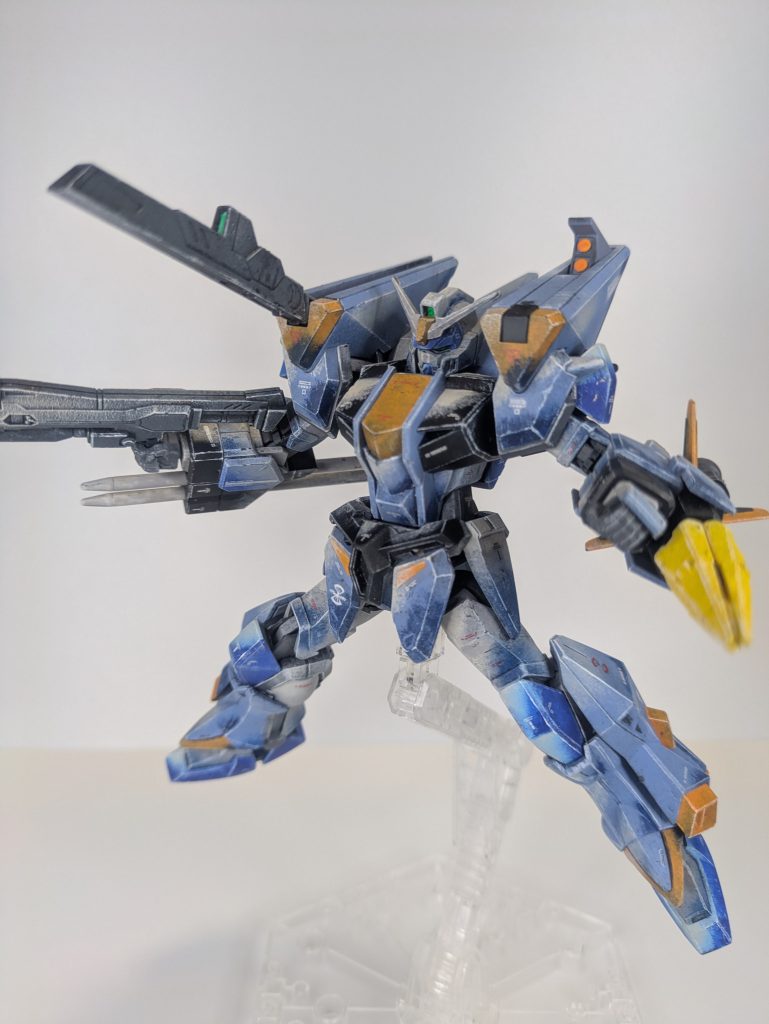 MA-M1600/D2 高エネルギービーム砲 と AIM-627G 自律誘導中距離空対空ミサイル トーレンス を展開。武器名が長い…