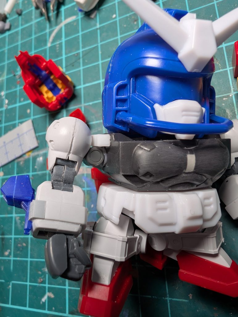 腕の関節はクロスシルエットに置換してます肩はウェーブかなんかのジョイントで繋いでます