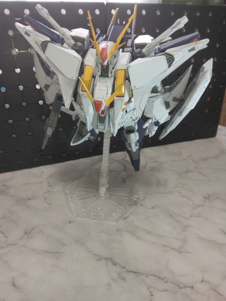 サーベルとかライフルでアクションポーズもありますが、個人的にクスィーは飛んでいる姿が好きなので、このポーズのみで😅