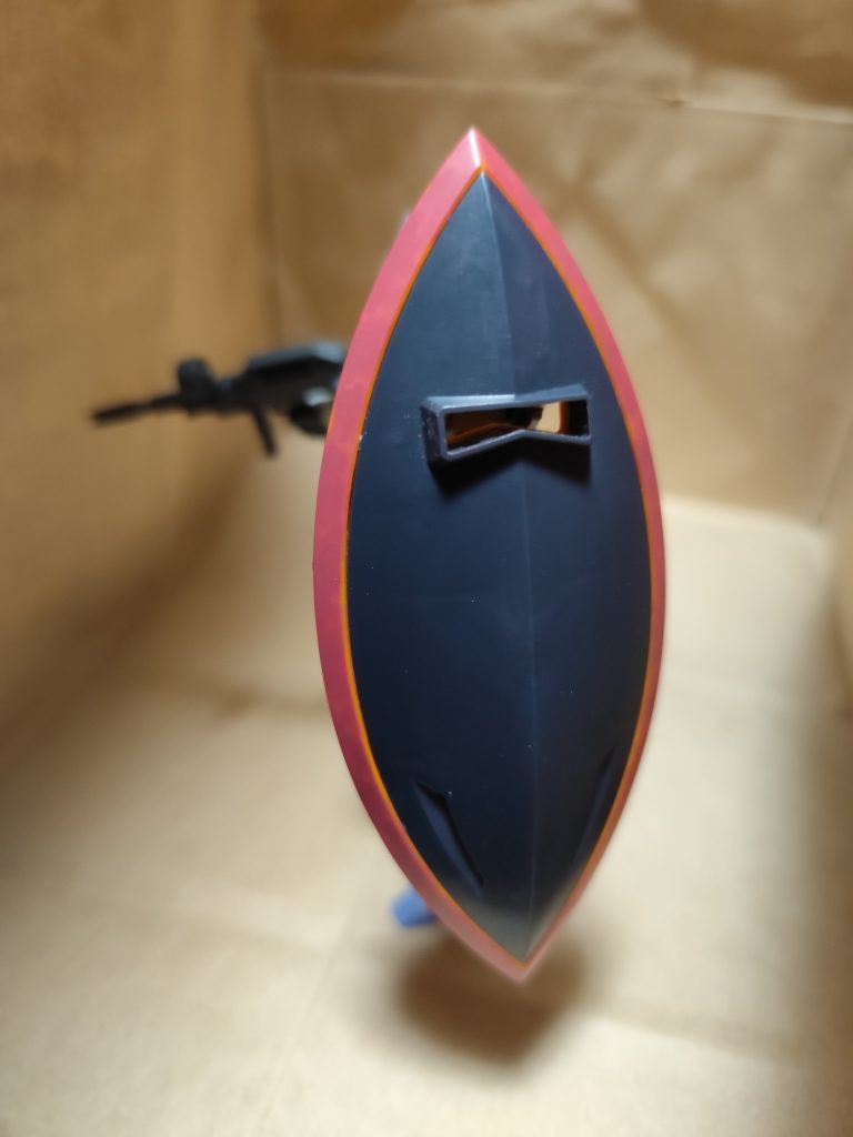 追加で、ジークアクス11話で、某曲がガッツリかかったので、逆襲のシャアverのシャアゲルググカラーのシールドを装備しました。縁がイエローからシャアピンクにカラー変更してあります。