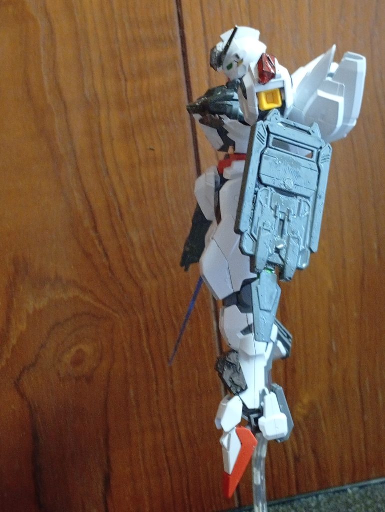 シールドはヴェルデバスター隊員から流用。bb戦士fxのCファンネルをビームサーベルのエフェクト基部を利用して移植してあります。