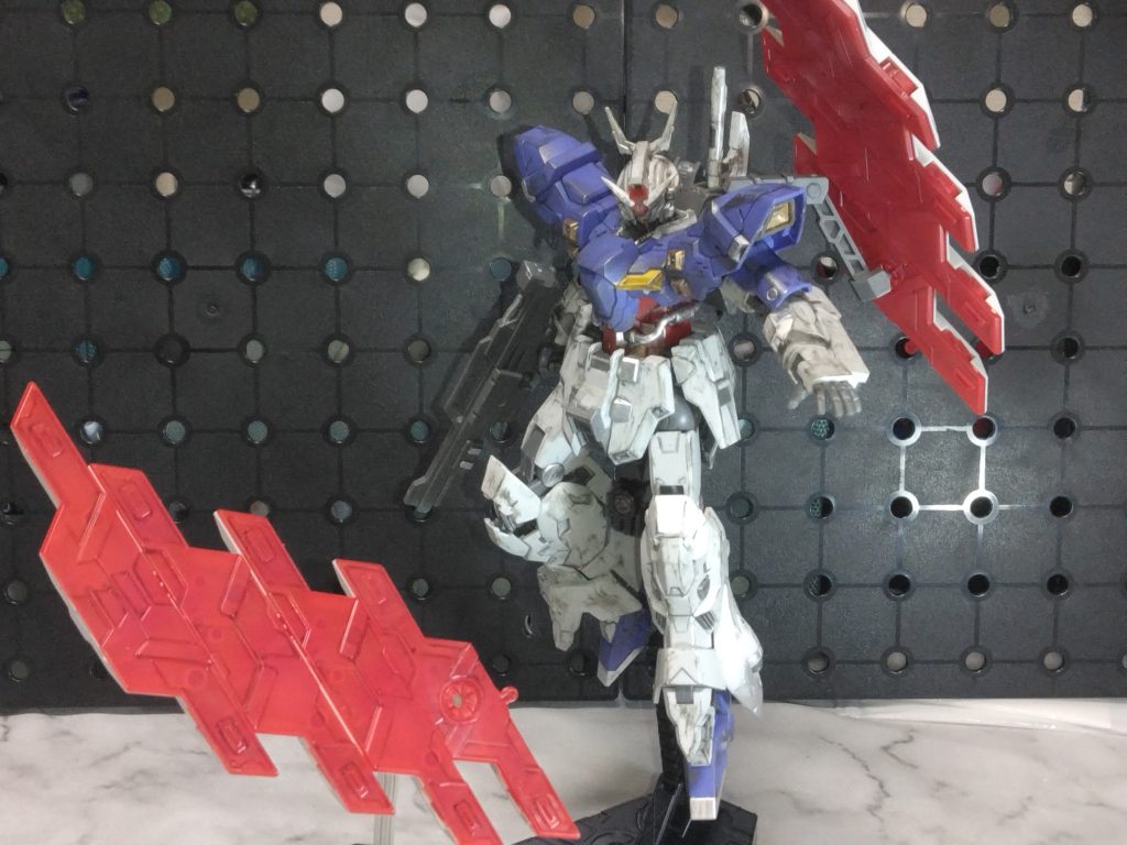 サイコプレートを分離。ひとつずつ分離出来るので、大きさや長さは好みで変えれるのですが、自分の物はなかなか分離出来ずギシギシ言うので、怖くてギリギリ分離できる部分でシールドっぽく😓制作してから結構な年月が経つので、無理したポージングが一番怖いです😅