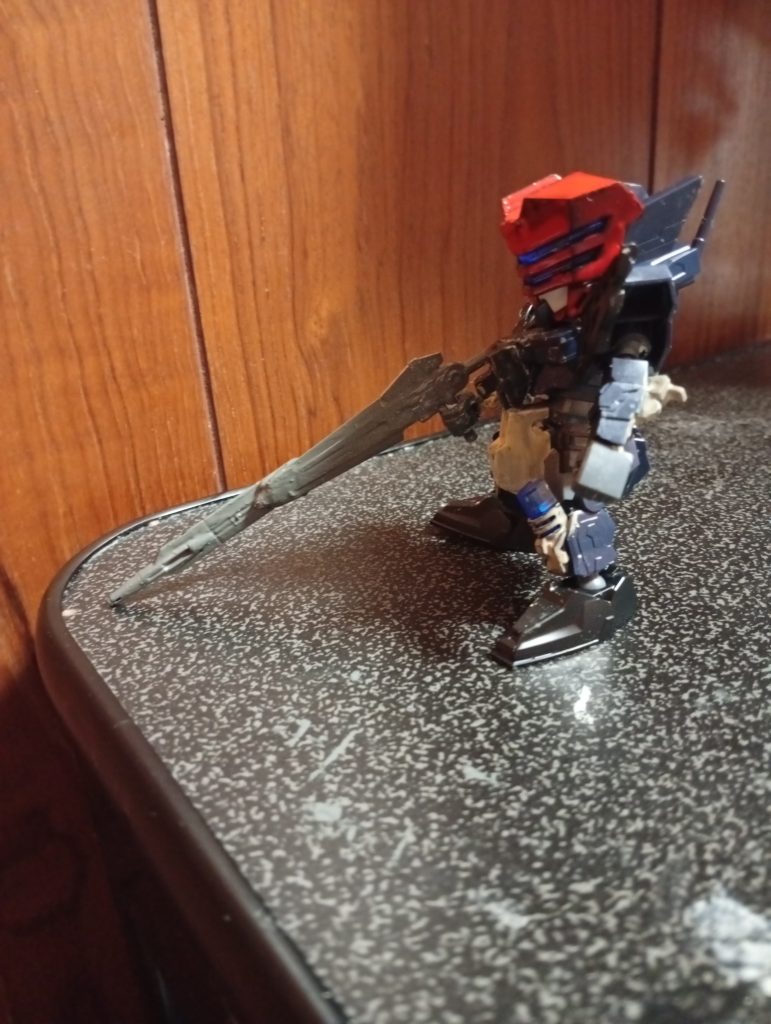 左腕にはhgユニコーンの背部ビームサーベル用ジョイントも。