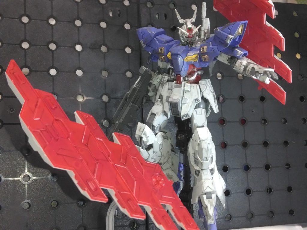 撮影用のプラモスタンドも二つしかないから、これしかないんだ。と言い聞かせる。