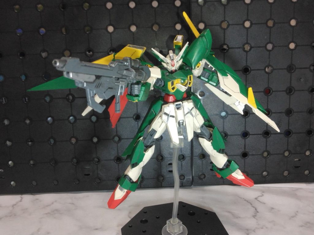 ダクトやバルカン、バーニアなど部分塗装。バスターライフル改はガンメタ、シルバーでメタロボ感をだしました。