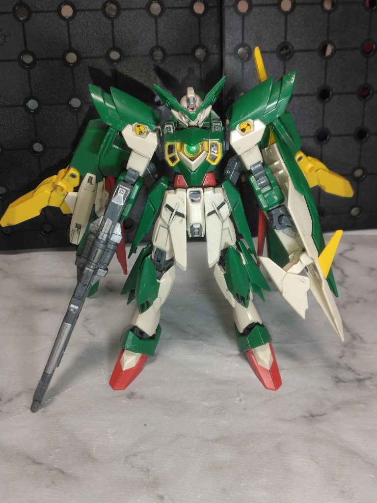 リナーシタとは違い、地上戦メインの機体に改修。アンテナ、バックパック、シールドの変更。バイクモードへの変形のために、リアスカートにウイングが付いている特徴的な機体になりました。