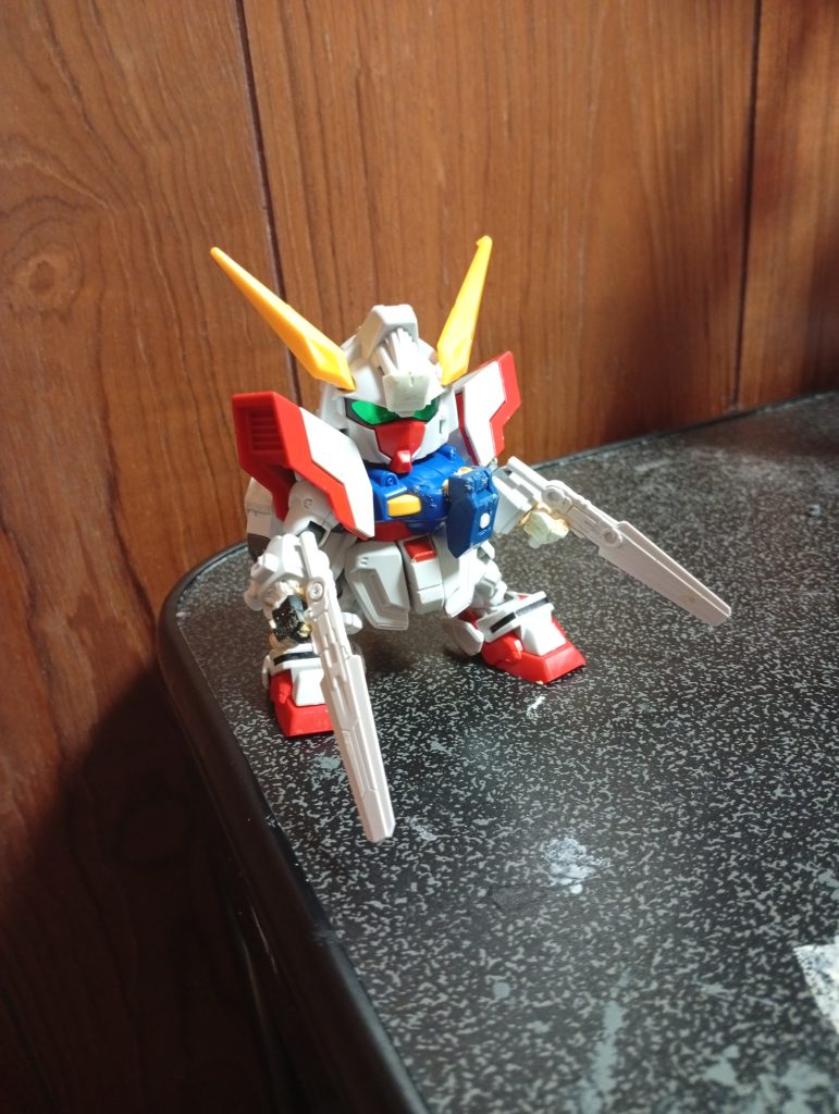 塗装前の状態。頭部のバトルモード用装甲を外すなど形状はそれなりに変更していますが地味な色に塗装すると目立ちませんね。