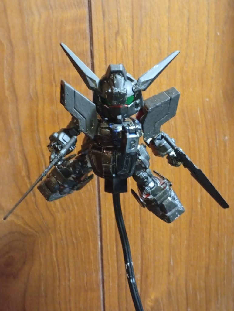 股間にスタンドベース用の穴を開けたので飛行ポーズが取れます。