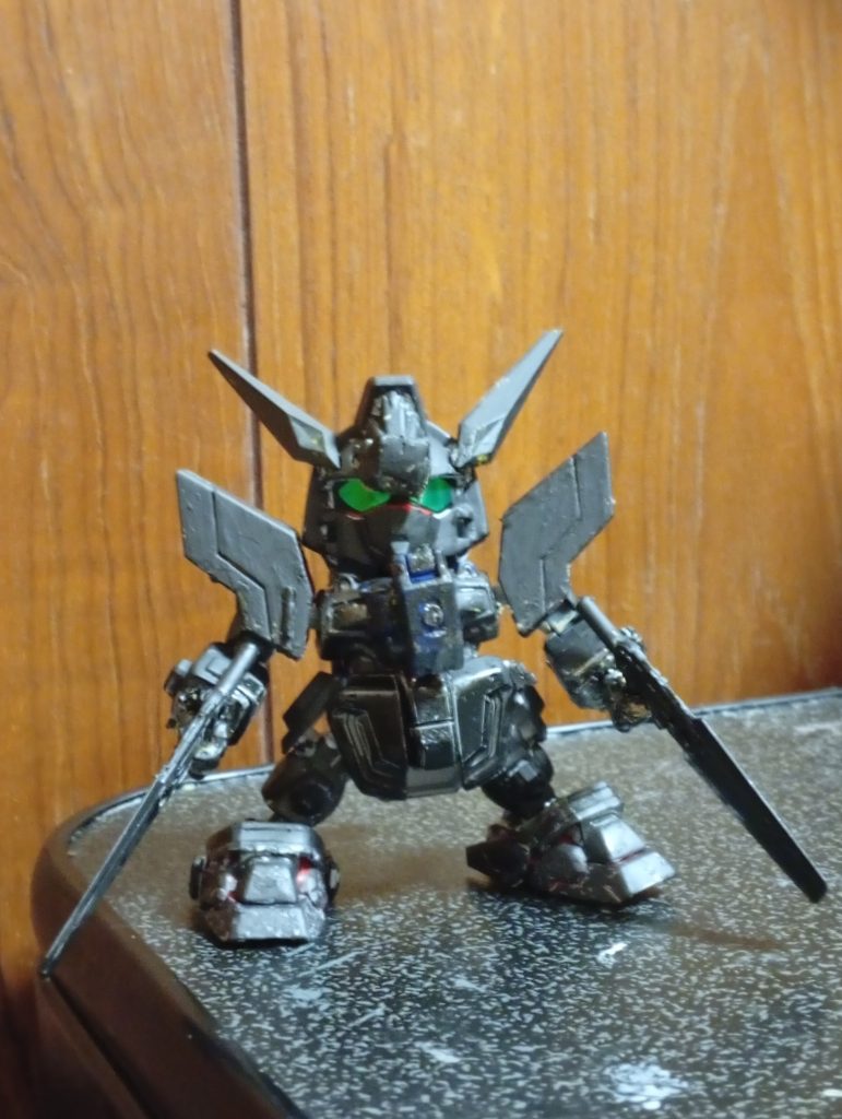 メイン武装はsdexダブルオーからGNソードⅡの一式をベースに今回の改造に合わないセンサー部分と切っ先を排除して2丁のライフルに。