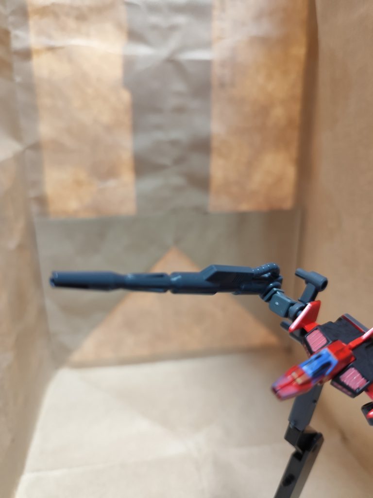 赤いガンダムのビットに似ていたので、ゲルググキャノンのキャノン砲を装備させました。ミサイルと機銃も使える設定ですが、これぐらいならシャリアも許してくれるでしょう。