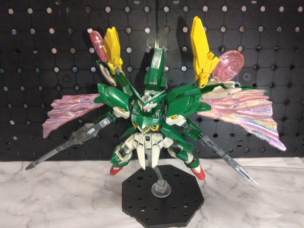 サーベル以外のエフェクト全部盛り。リナーシタとは印象が変わりましたが、このフェニーチェも好きな機体です。活躍は少なかったですが、続編ありがとうございます。