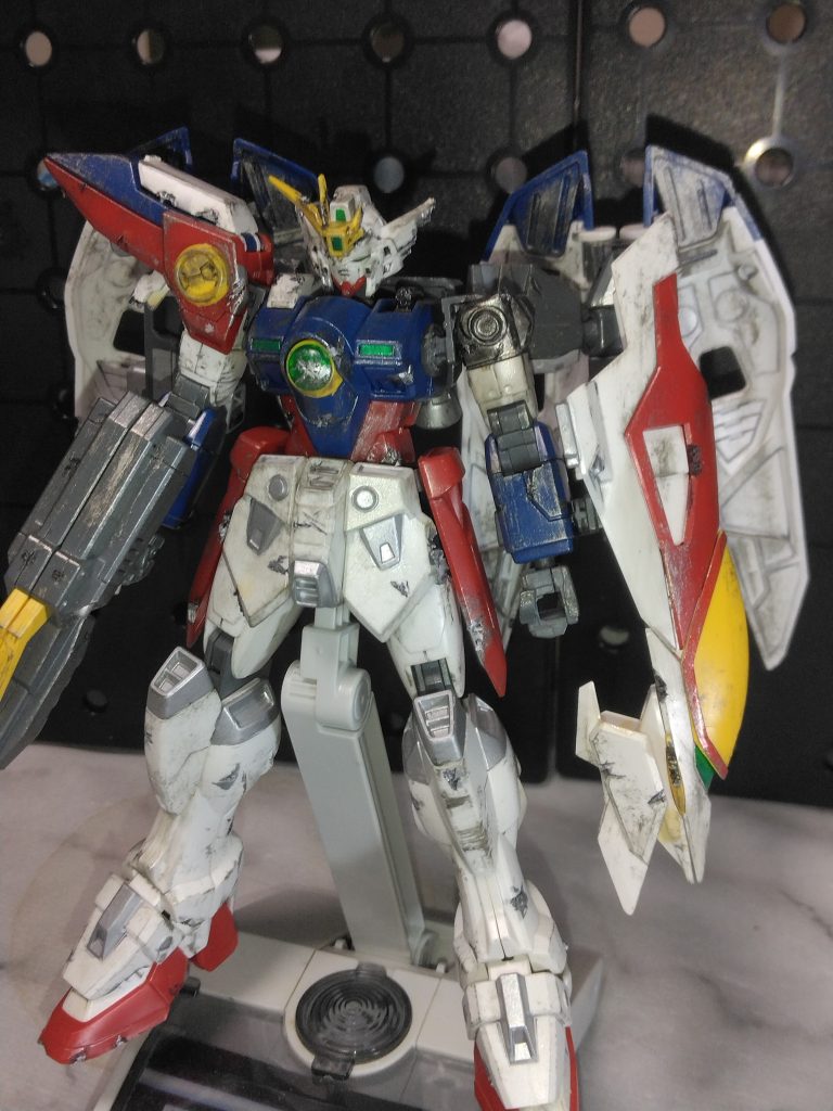 ブラック　ガンメタ　シルバーで部分塗装、ダメージ跡を塗装。まあ…こんなに本編でダメージ受けてないんですが、自分好みという事で😅