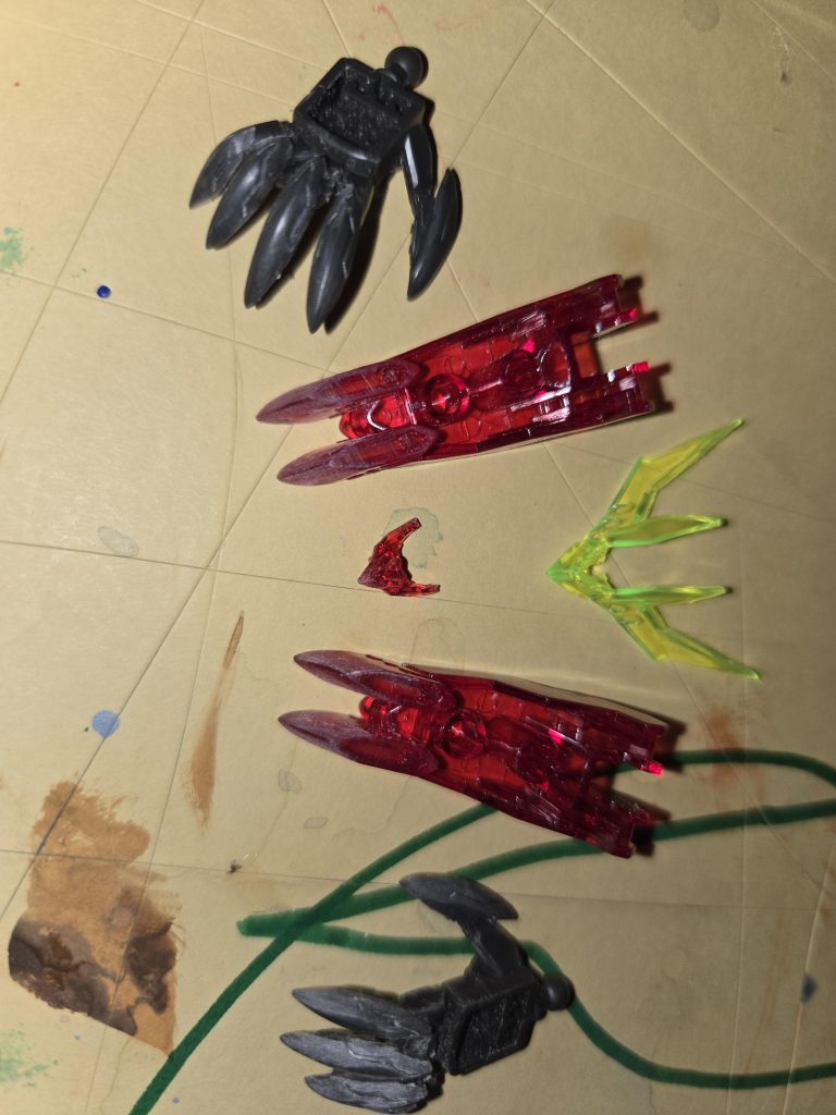 取り敢えず削って磨いてトゲトゲを目指します。がっつりヤスリを使うのは初めてですが良い感じに出来ました。もちろん仕上げコンパウンドまでかけて艶っつやに。