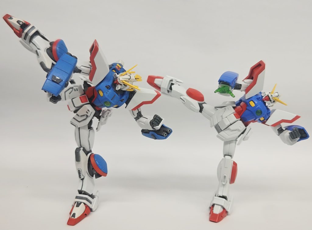 気に入ってる蹴りポーズ! かなり上ります🎵 ジャスティスの股関節を流用してるのでもっと開きますがもはやシコか新体操にしか見えないです。敵がMGサイズでも喉元に蹴りを叩き込めます🎵 勿論自立してます。素組君は寧ろ誰かに蹴られて吹っ飛んでるみたいだね(笑)